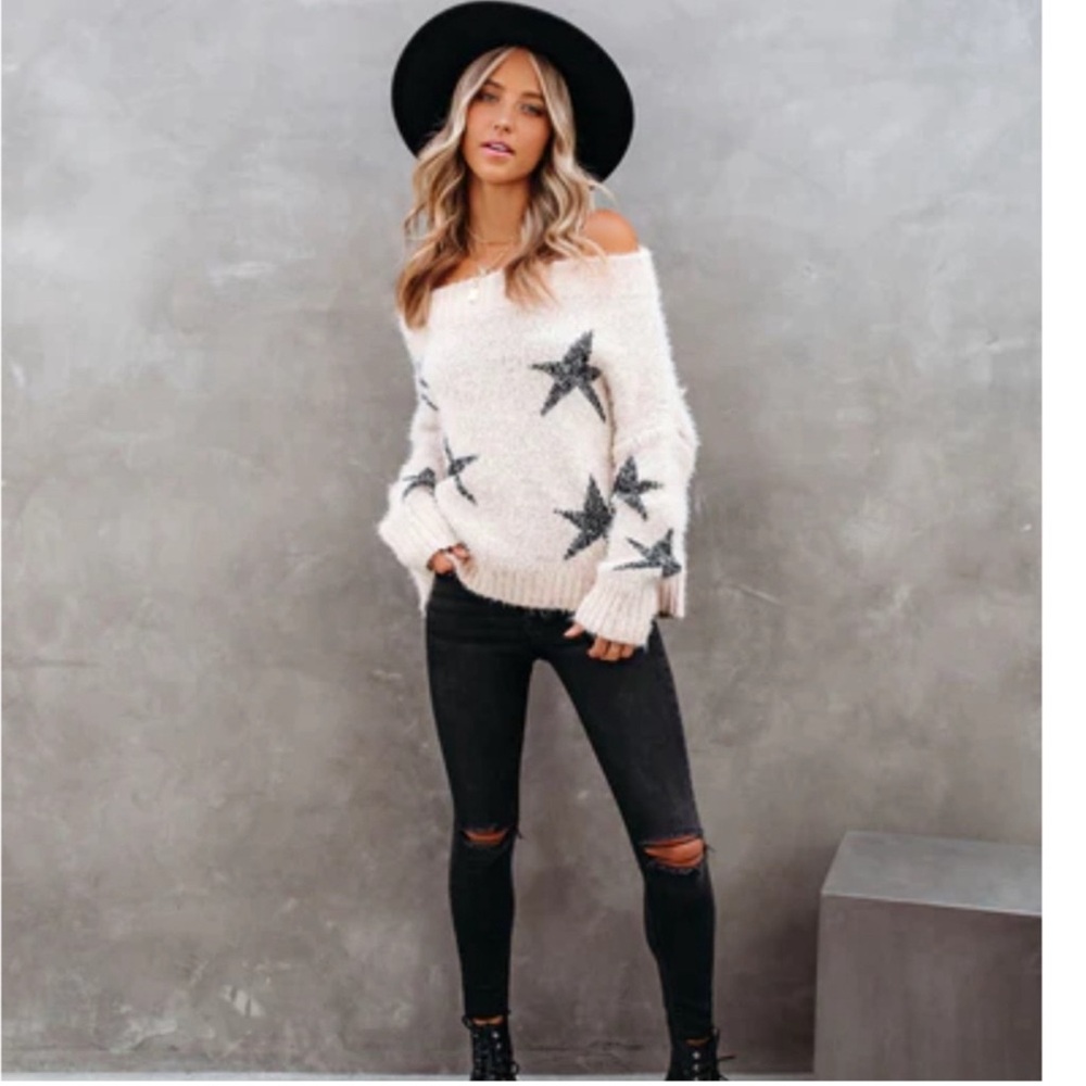 NWOT VICI PRICELESS Fuzzy Star Sweater ~ M/L